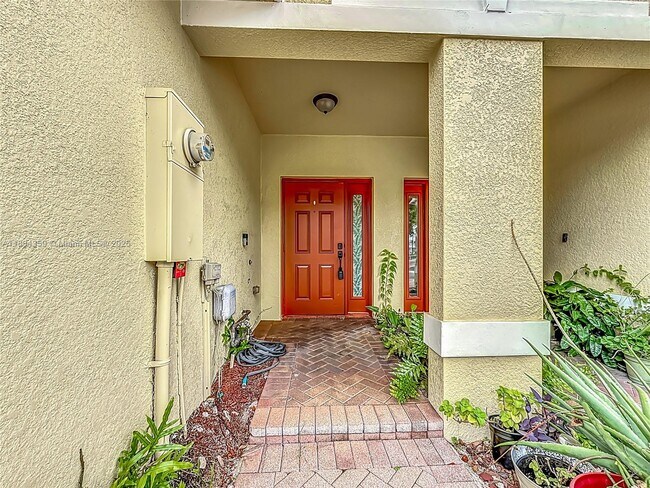 Building Photo - 2505 NW 31st Ct