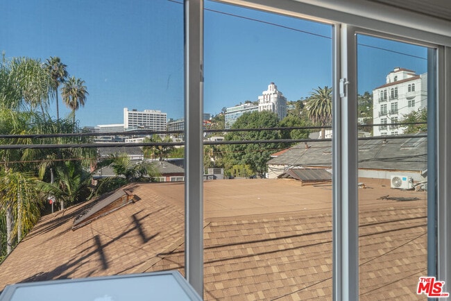 Building Photo - 1275 N Harper Ave