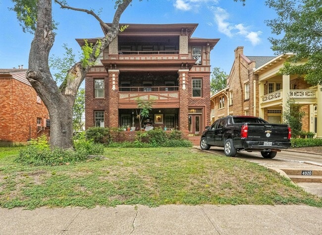 Building Photo - Beautiful 3-Bedroom Triplex in the Munger ...