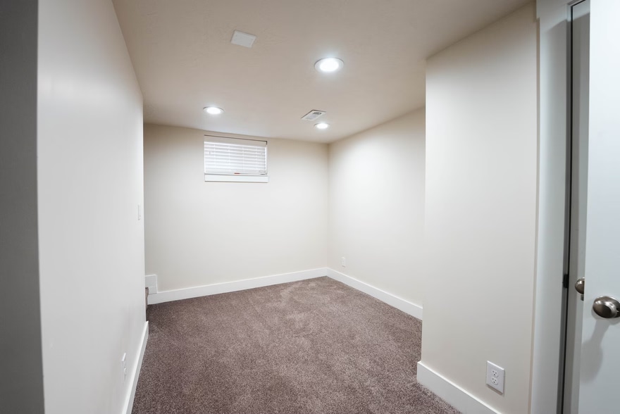 APT B - 259 E Herbert Ave