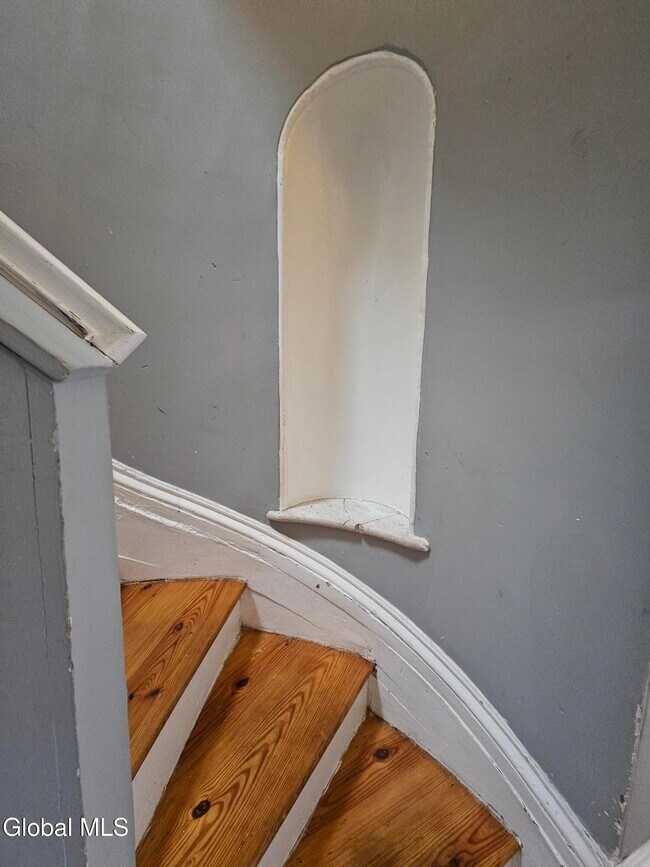 Building Photo - 32 1st St