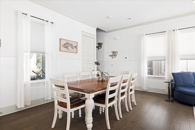 Building Photo - 275 Gulfview Cir