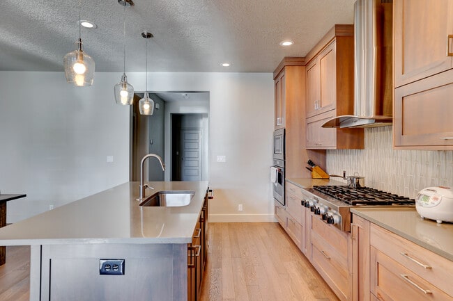 Building Photo - 3045 S Shadywood Way