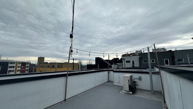 Building Photo - 1803 20th Ave