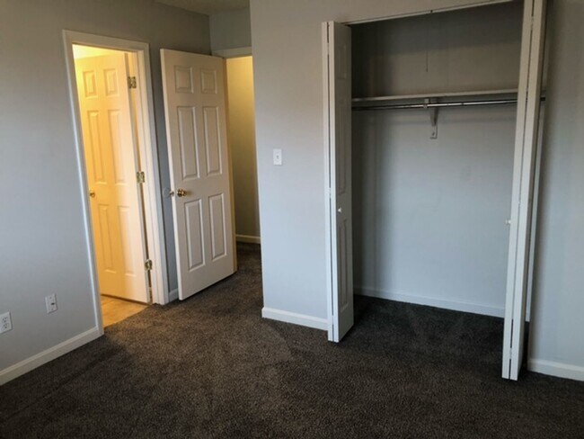 Building Photo - Remarkable Value. Unbeatable Location