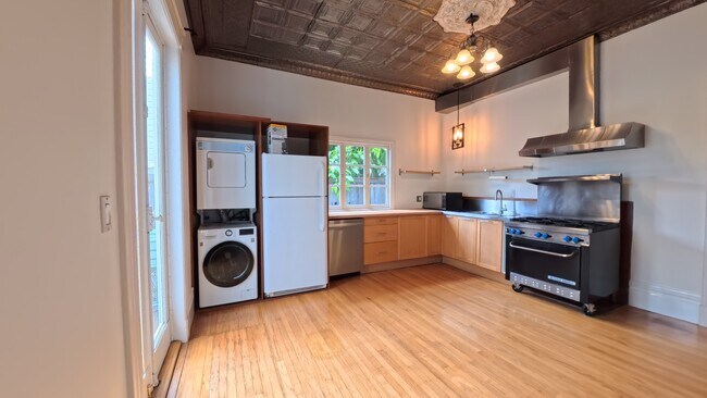Building Photo - 1818 Webster-