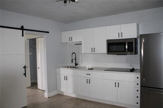 Building Photo - 3825 SW 88th Ct