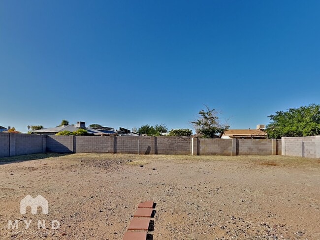 Building Photo - 2121 W Morrow Dr