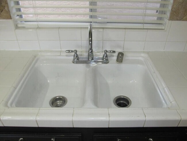 Building Photo - A Fabulous 4 Bedroom House in Peccole Ranch
