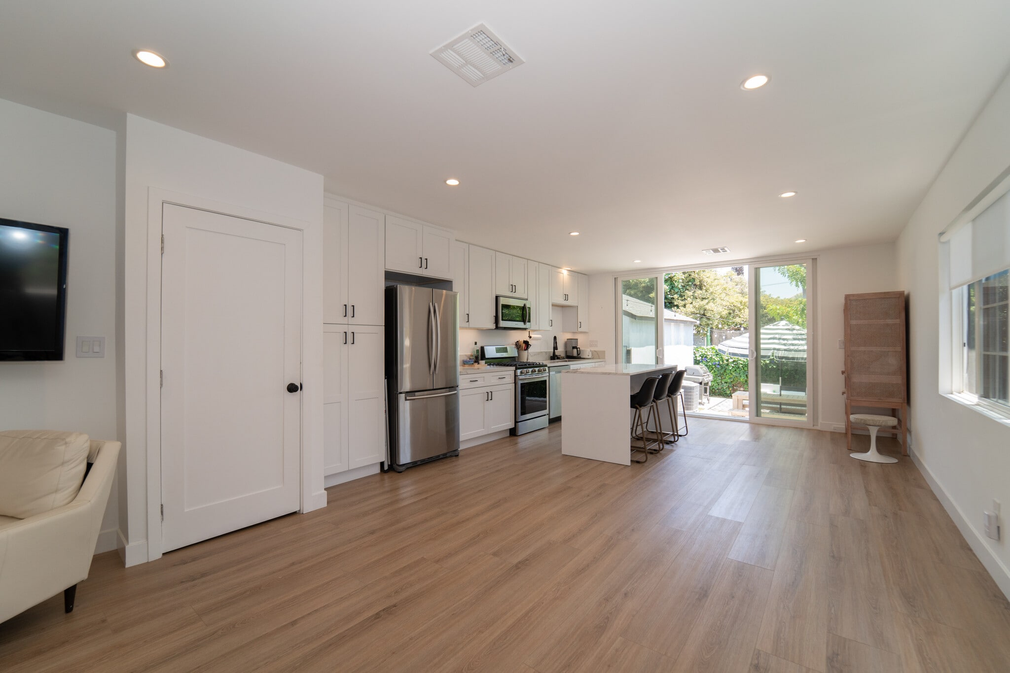 Recess light throughout - 9044 Carson St