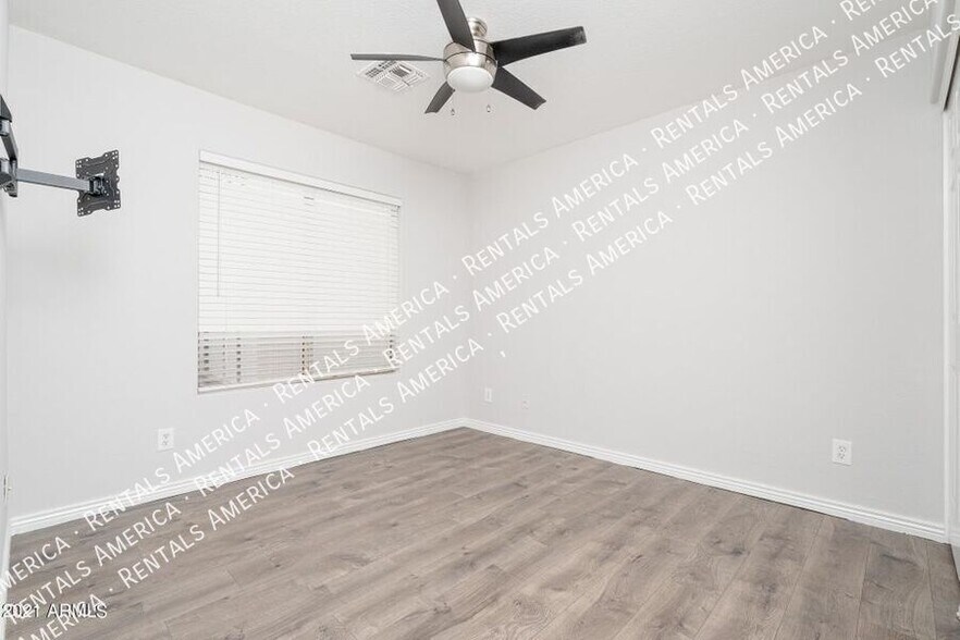 Building Photo - 6013 S Danielson Way