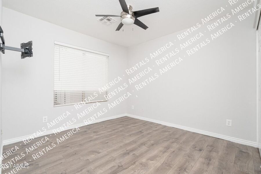 Building Photo - 6013 S Danielson Way