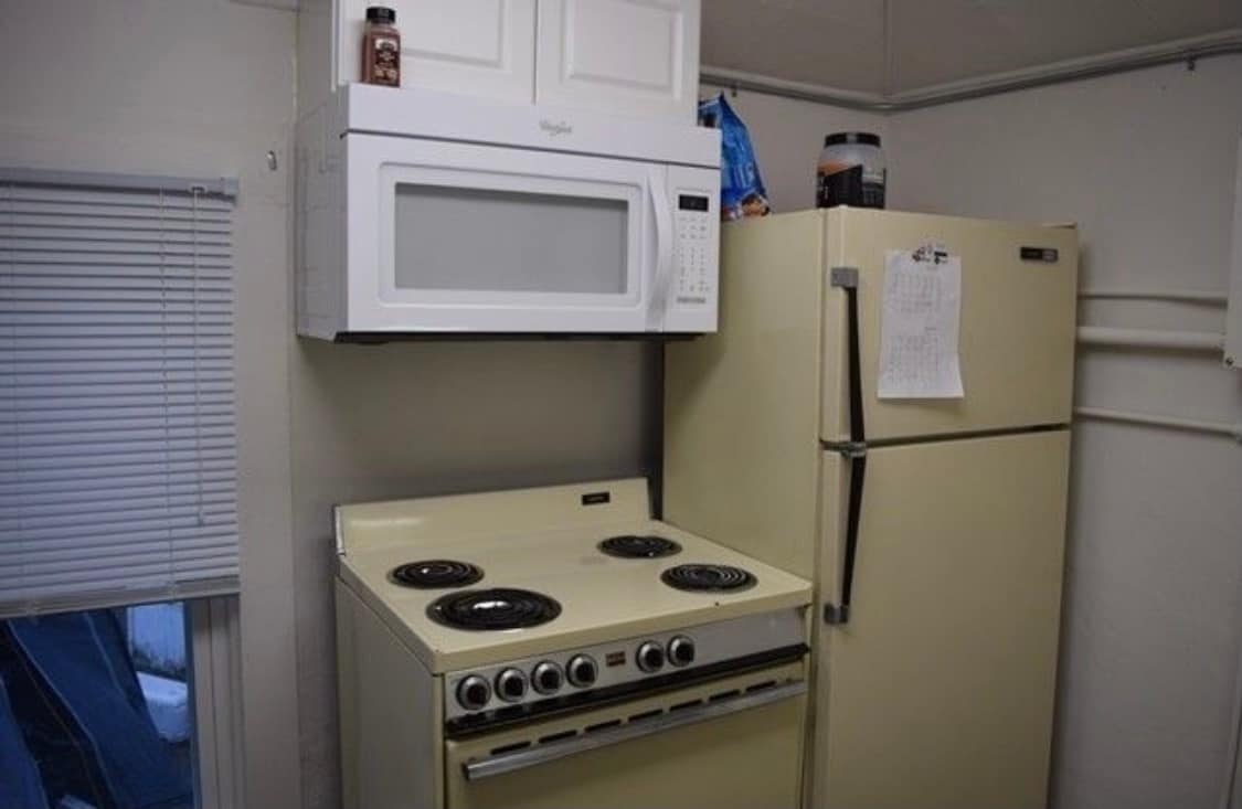 Kitchen - 802 Bliss Ave