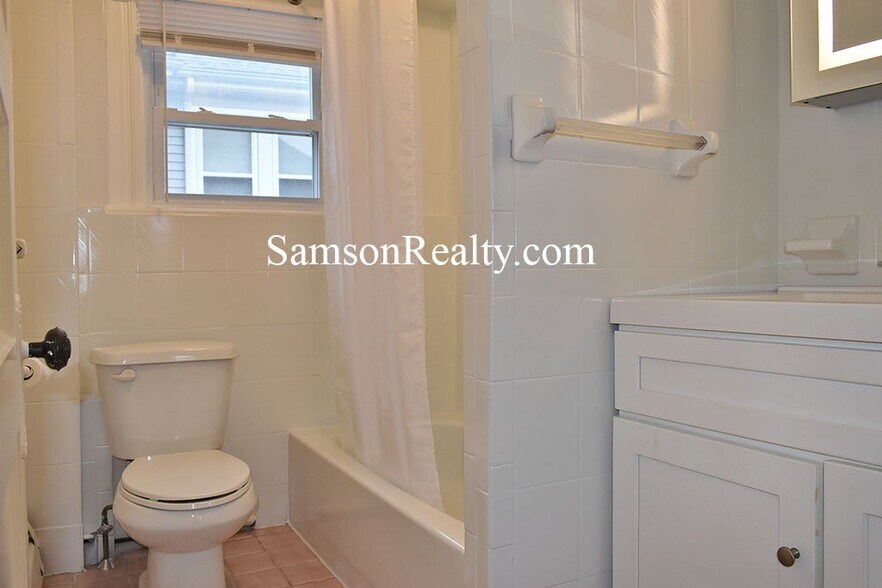 Building Photo - 172 Glenwood Ave