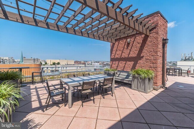 Building Photo - 1117 10th St NW