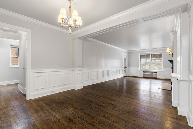 Building Photo - 25 W Elm St