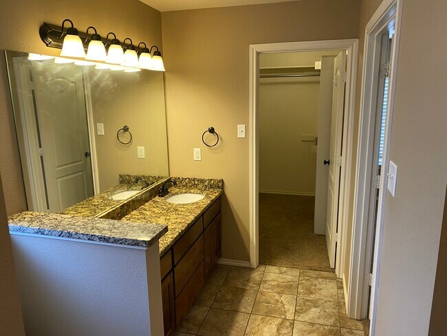 Master Bath - 4114 Huntleigh Dr