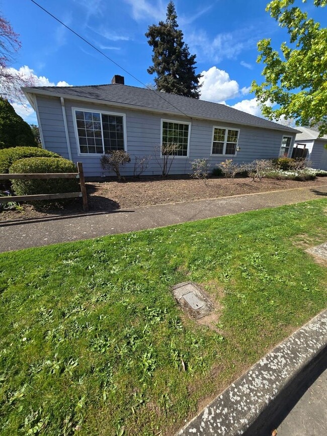 Building Photo - Warm and Welcoming 4bed/2 bath in beautiful Corvallis!