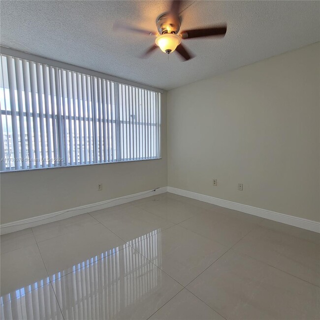 Building Photo - 1200 NE Miami Gardens Dr