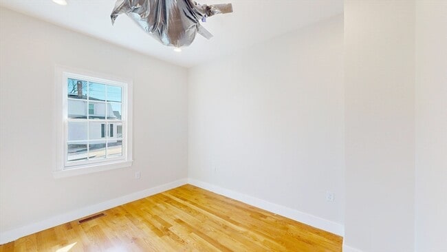 Building Photo - 48 Rockwell St