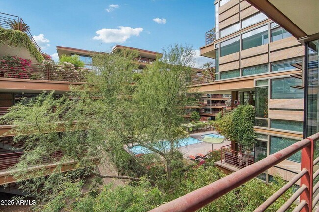 Building Photo - 7131 E Rancho Vista Dr