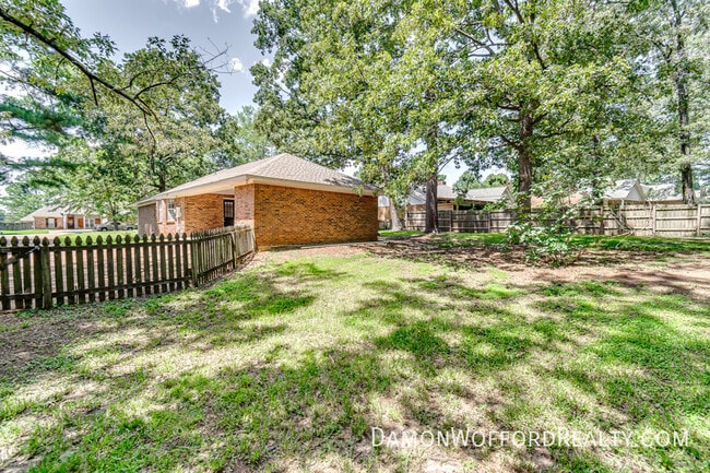 Building Photo - 502 Pelahatchie Shore Dr