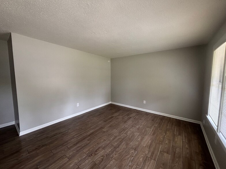 Building Photo - 5293 Beaverton Dr