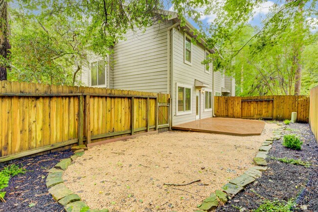 Building Photo - Stylish Woodlands Home Steps from H-E-B & ...