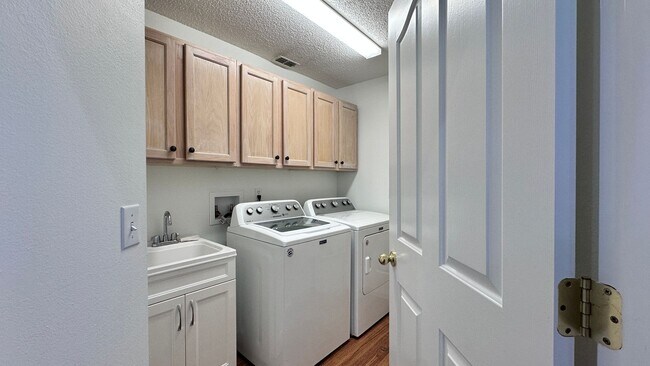 Building Photo - 7468 Aprelle Dr