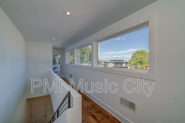 Building Photo - 938 Southside Pl