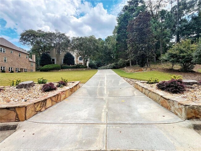 Building Photo - 6709 Wooded Cove Ct