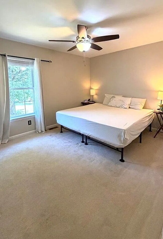 Building Photo - 133 Gala Dr