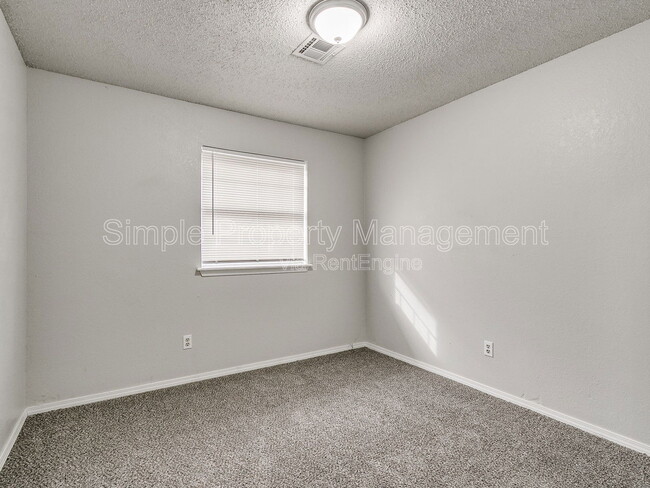 Building Photo - 8506 Candlewood Dr