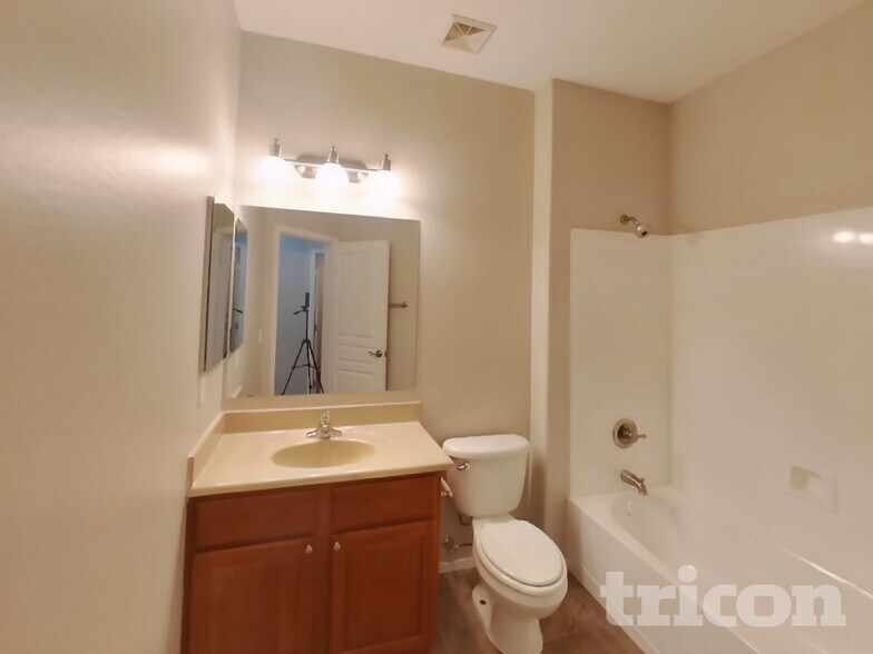 Building Photo - 21368 E North Loop