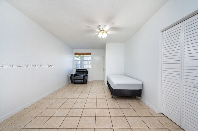 Building Photo - 1345 W 71st St
