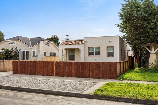 Building Photo - 1510 W 52nd St