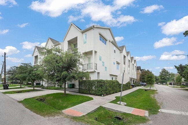 Building Photo - 804 Patterson St