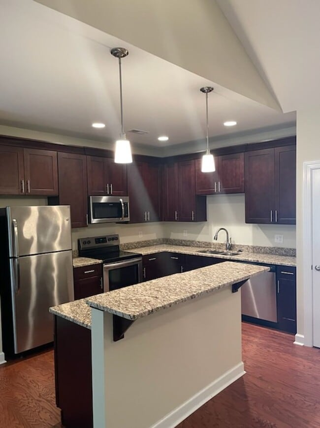 Building Photo - GORGEOUS TOWNHOME