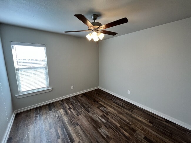Building Photo - Stunning Duplex in Shallowater!