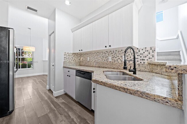 Building Photo - 874 NW 170th Terrace