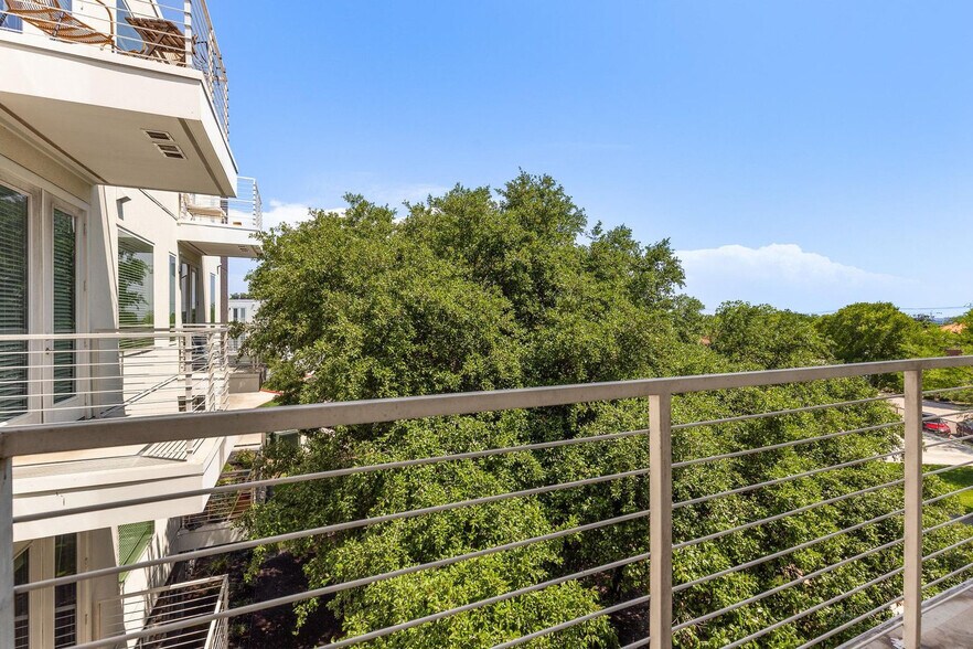 Building Photo - 5820 1/2 Cameron Rd