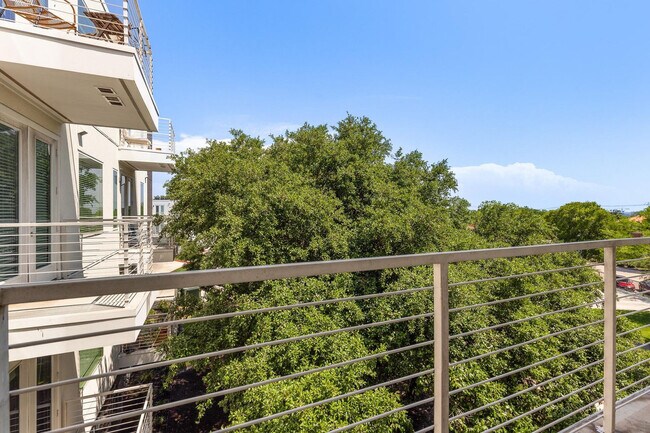 Building Photo - 5820 1/2 Cameron Rd