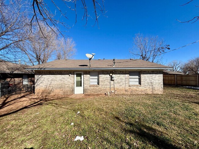 Building Photo - Three Bedroom Home in Tuttle! NEW PHOTOS C...