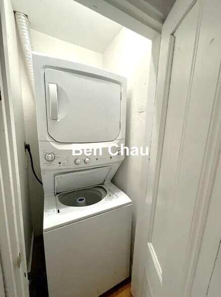 Building Photo - 40 Cedar St