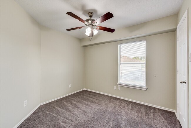 Building Photo - 14426 Mooreview Ln