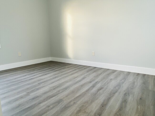 Building Photo - 791 S 15th St