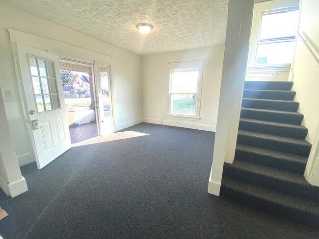Building Photo - 1507 Garfield Ave SW