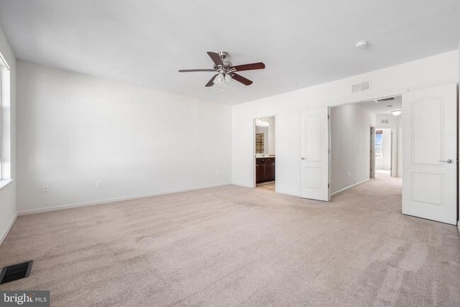 Building Photo - 22926 Spicebush Dr