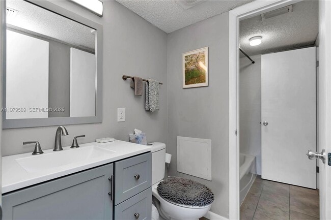 Building Photo - 737 Midway Dr