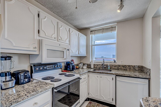 Building Photo - 108 Paradise Harbour Blvd